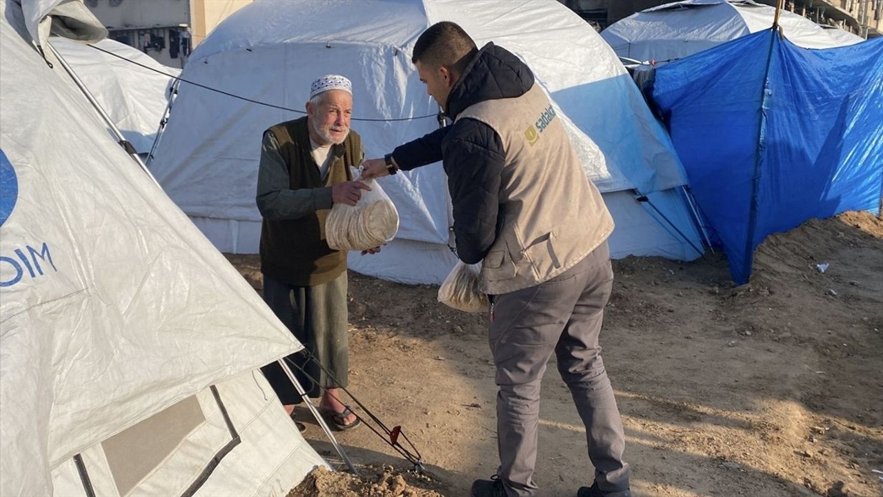 Sadakataşı Derneği Ramazan'da 30 Ülkeye Yardım Gönderecek