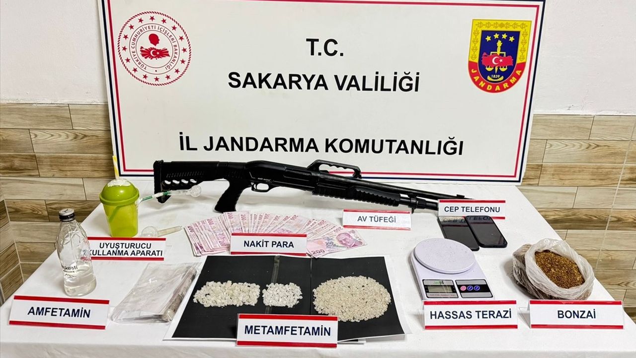 Sakarya'da Uyuşturucu Operasyonunda 2 Şüpheli Tutuklandı