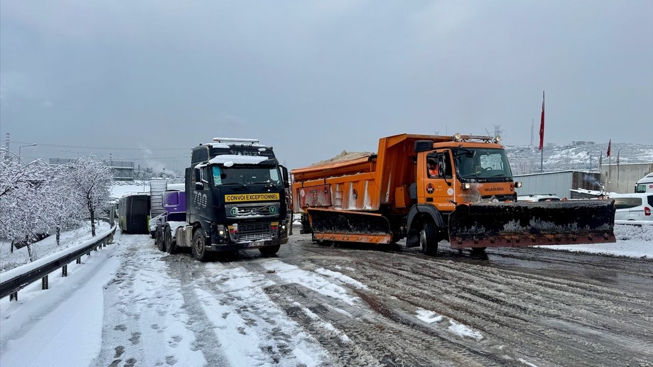 Sakarya, Kocaeli, Bartın ve Zonguldak'ta Kar Yağışı Hayatı Olumsuz Etkiliyor
