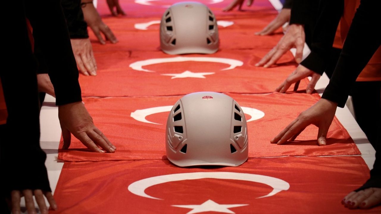 Samsun'da 6 Şubat Depremleri Anıldı, Gönüllüler Yemin Etti