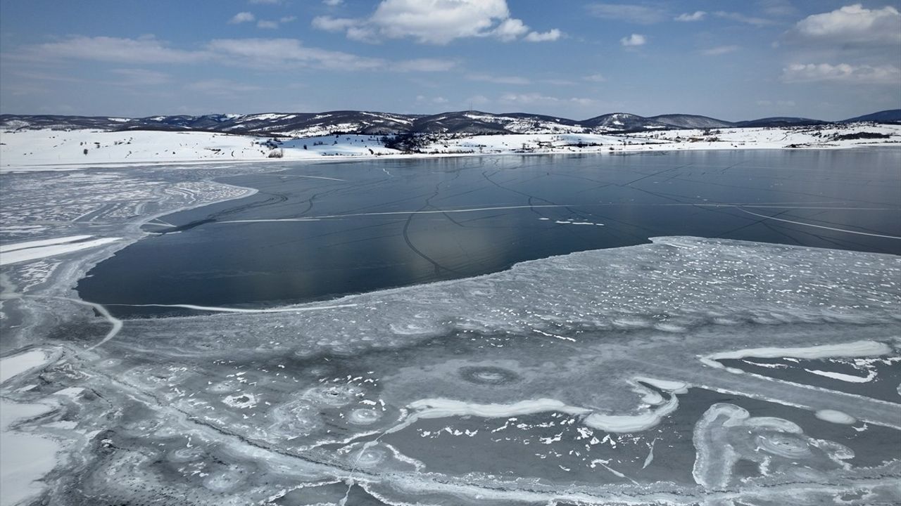 Samsun'da Ladik Gölü'nün Büyük Kısmı Dondu
