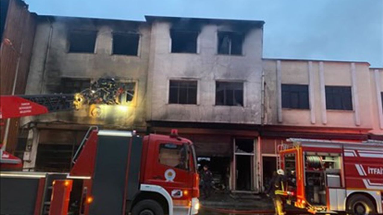 Samsun'daki Kauçuk Fabrikasında Yangın Kontrol Altına Alındı