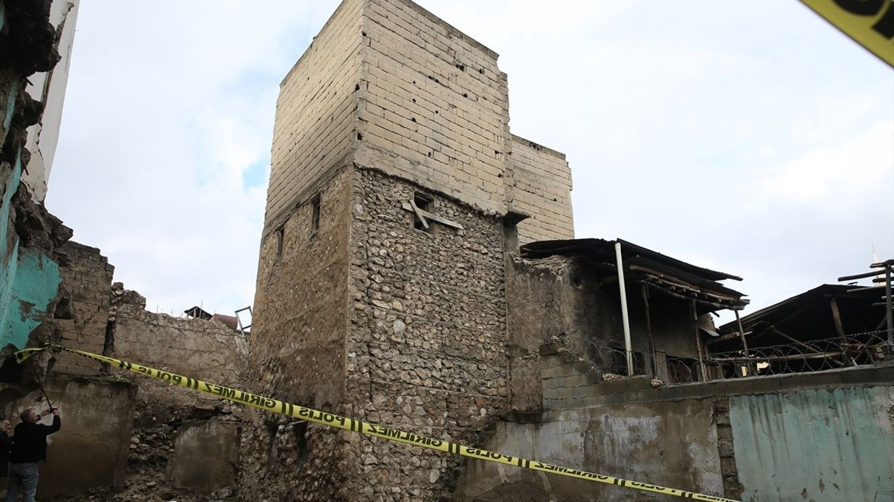 Siirt'te Metru K Yapıda Kısmi Çökme: 30 Kişi Tahliye Edildi