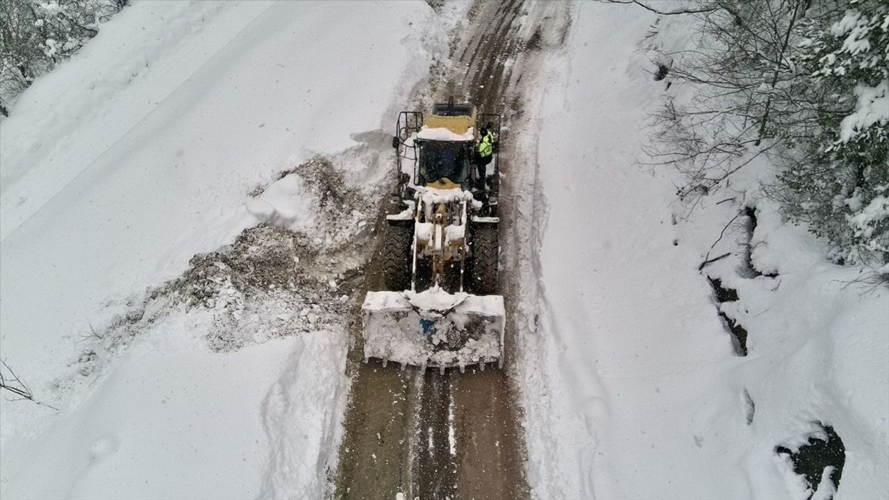 Sinop'ta Karla Kapanan 173 Köy Yoluna Müdahale Başladı