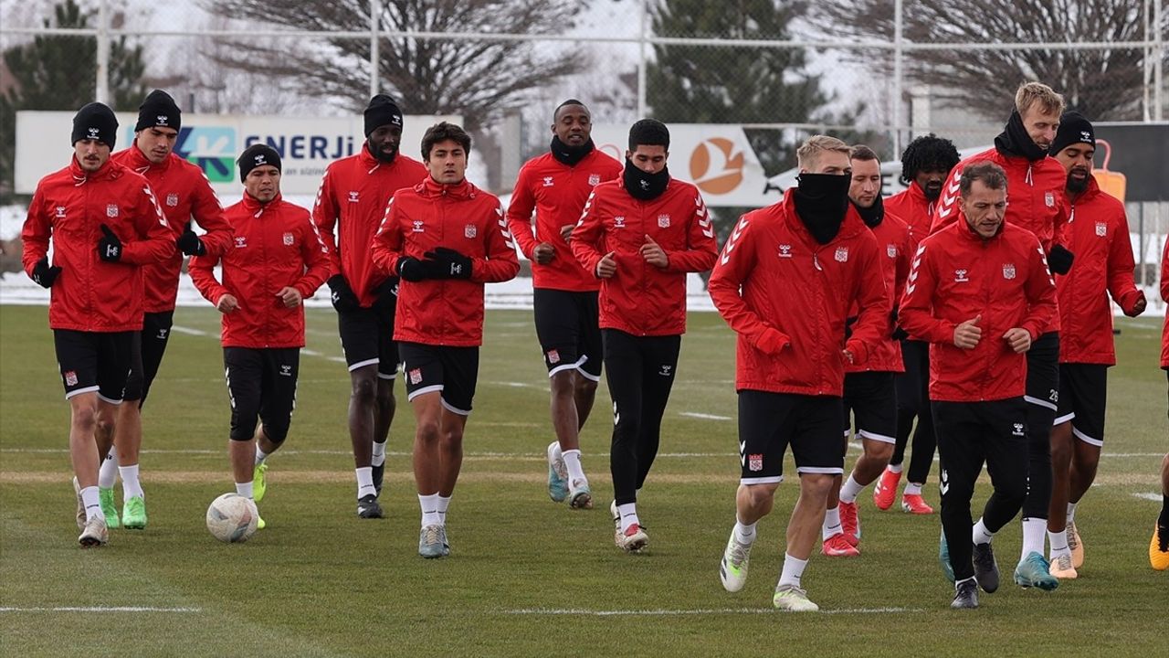 Sivasspor Teknik Direktörü Erdoğan'dan Kenetlenme Çağrısı