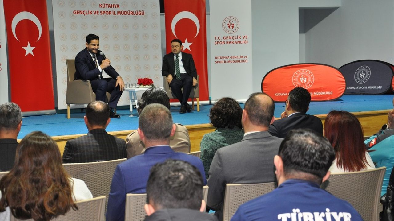 Taha Akgül Kütahya'da Öğrencilerle Buluştu