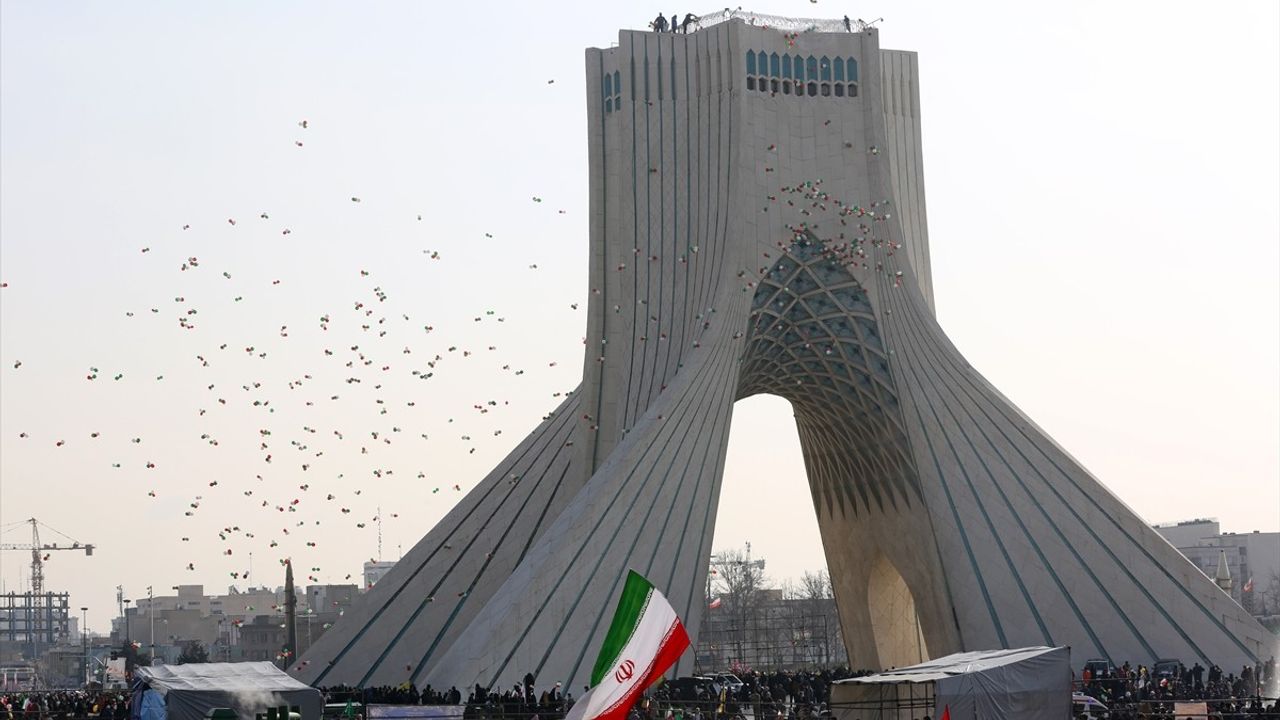 Tahran'da 46. Devrim Yıldönümü Coşkuyla Kutlandı