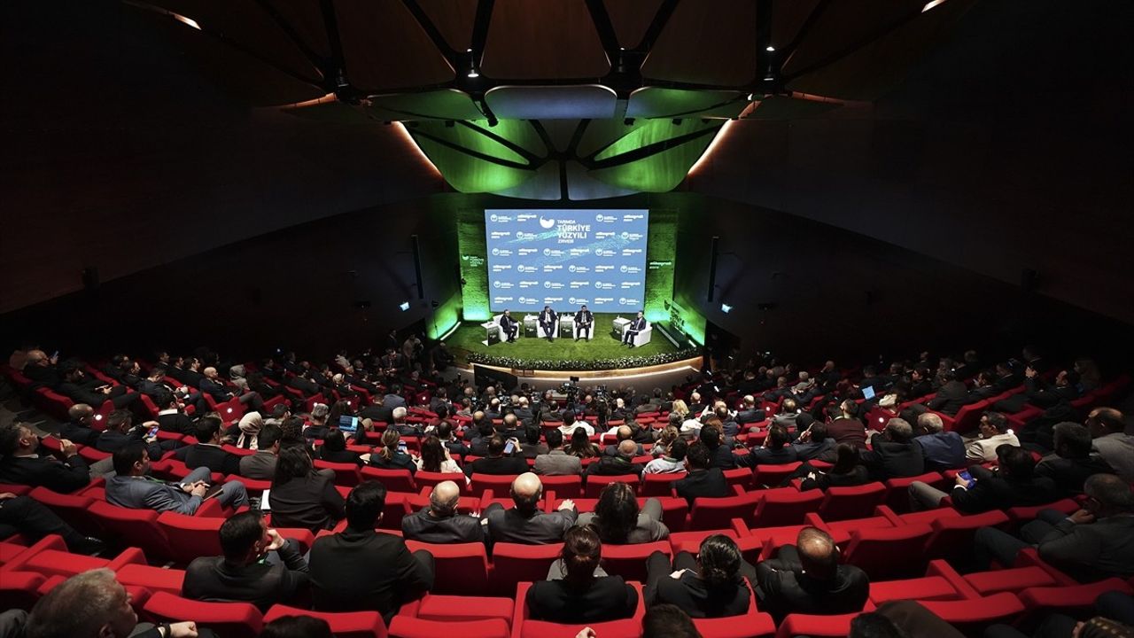 Tarım ve Orman Bakanı Yumaklı, Türkiye Yüzyılı Zirvesi'nde Tarım Sektörünü Değerlendirdi