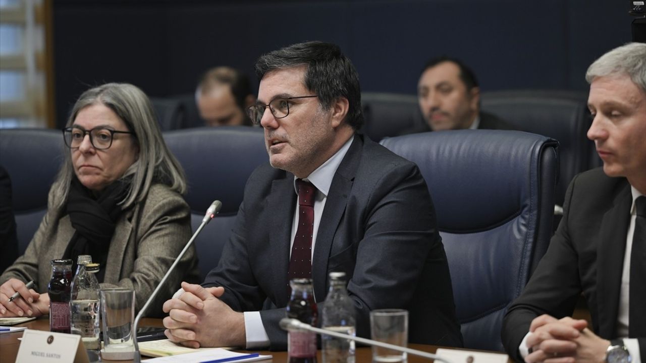 TBMM Başkanı Karaismailoğlu, Portekizli Mevkidaşı Santos ile İşbirliği Görüşmesi Yaptı