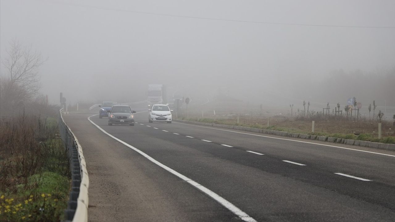 Tekirdağ'da Sis Etkisini Gösterdi: Görüş Mesafesi 50 Metreye Düştü