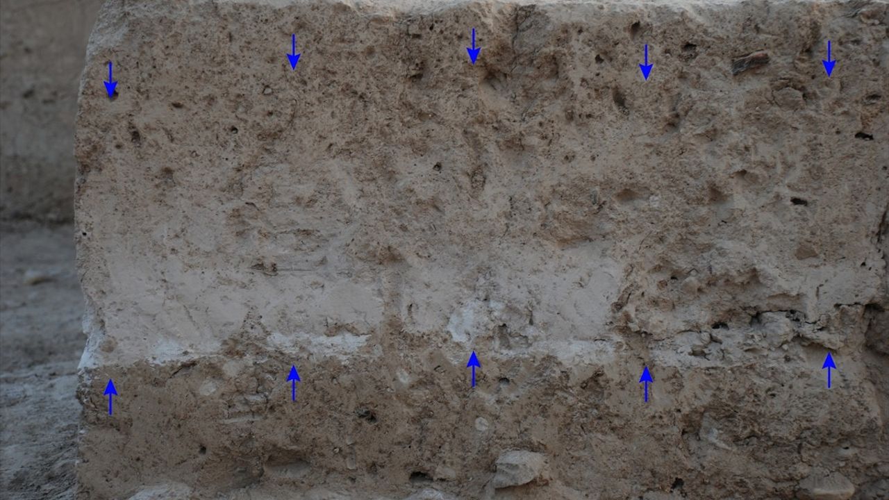Tepecik Höyüğü'nde bulunan küller, 3.500 yıl önceki Santorini patlamasına işaret ediyor