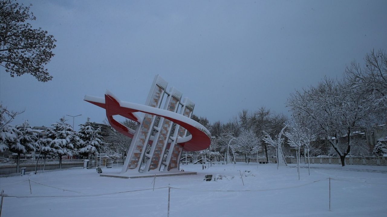 Tokat'ta Kar Yağışı Hayatı Olumsuz Etkiliyor