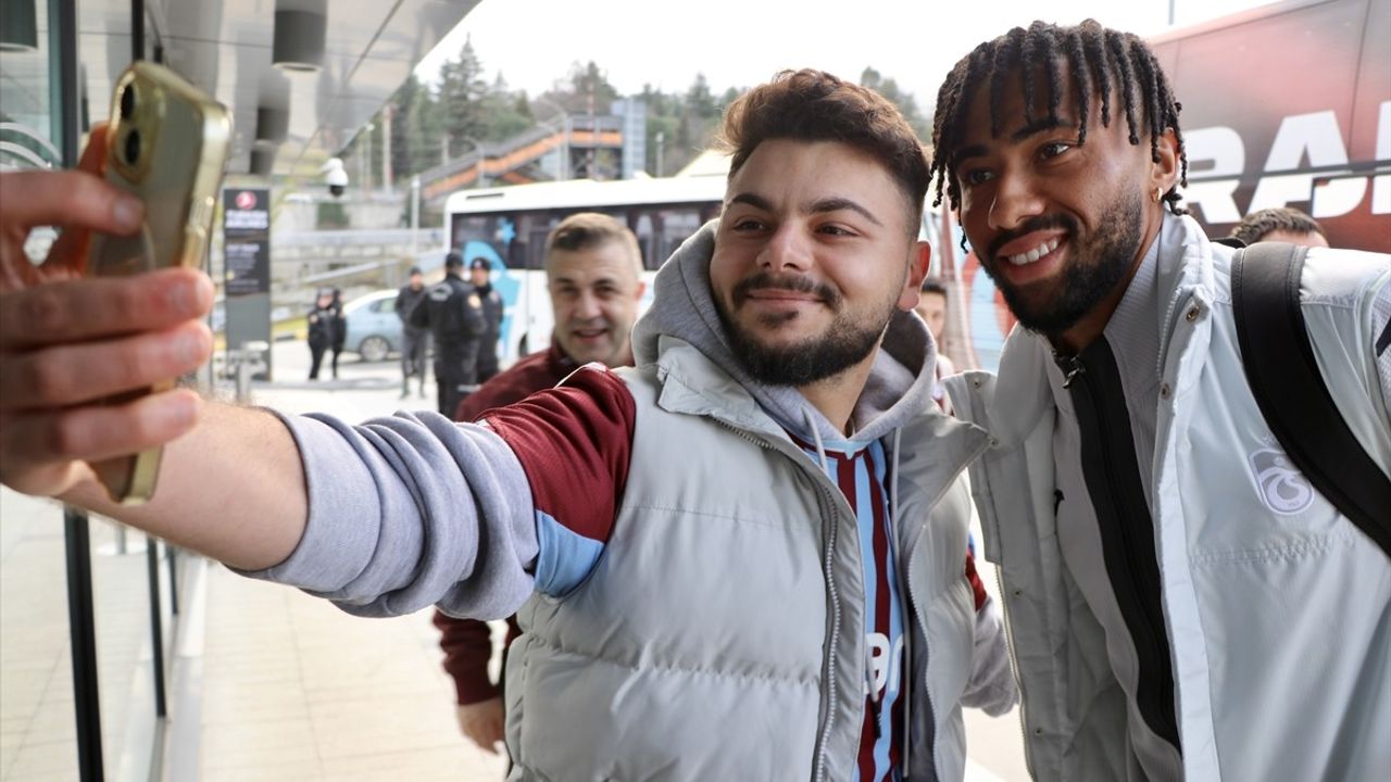 Trabzonspor, Beşiktaş Maçı İçin İstanbul'a Uçtu