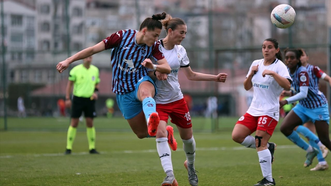 Trabzonspor Kadın Futbol Takımı, Bornova'yı 6-0 Geçti