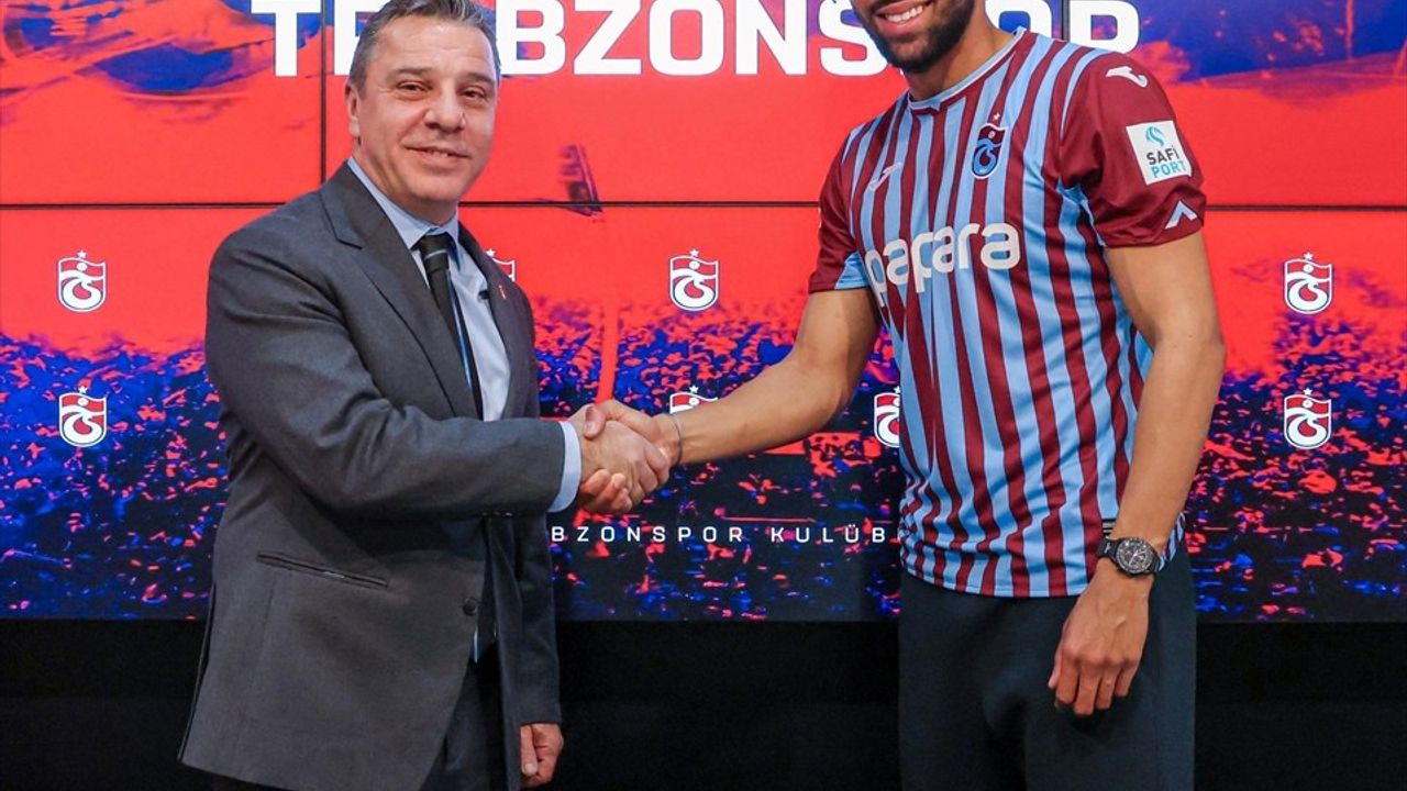 Trabzonspor, Yeni Transferi Folcarelli için İmza Töreni Düzenledi
