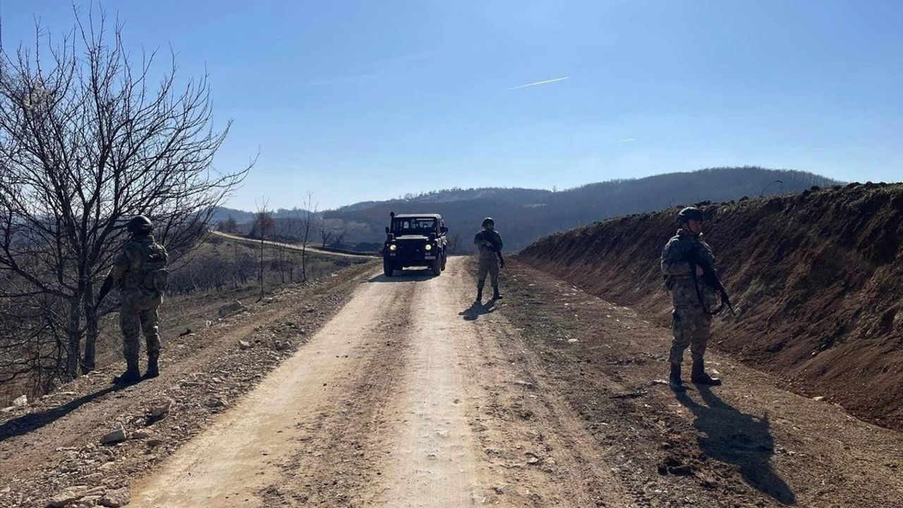Türk Askere Kosova'da Devriye Görevi: Güvenliği Sağlamak İçin Çalışmalar Sürüyor
