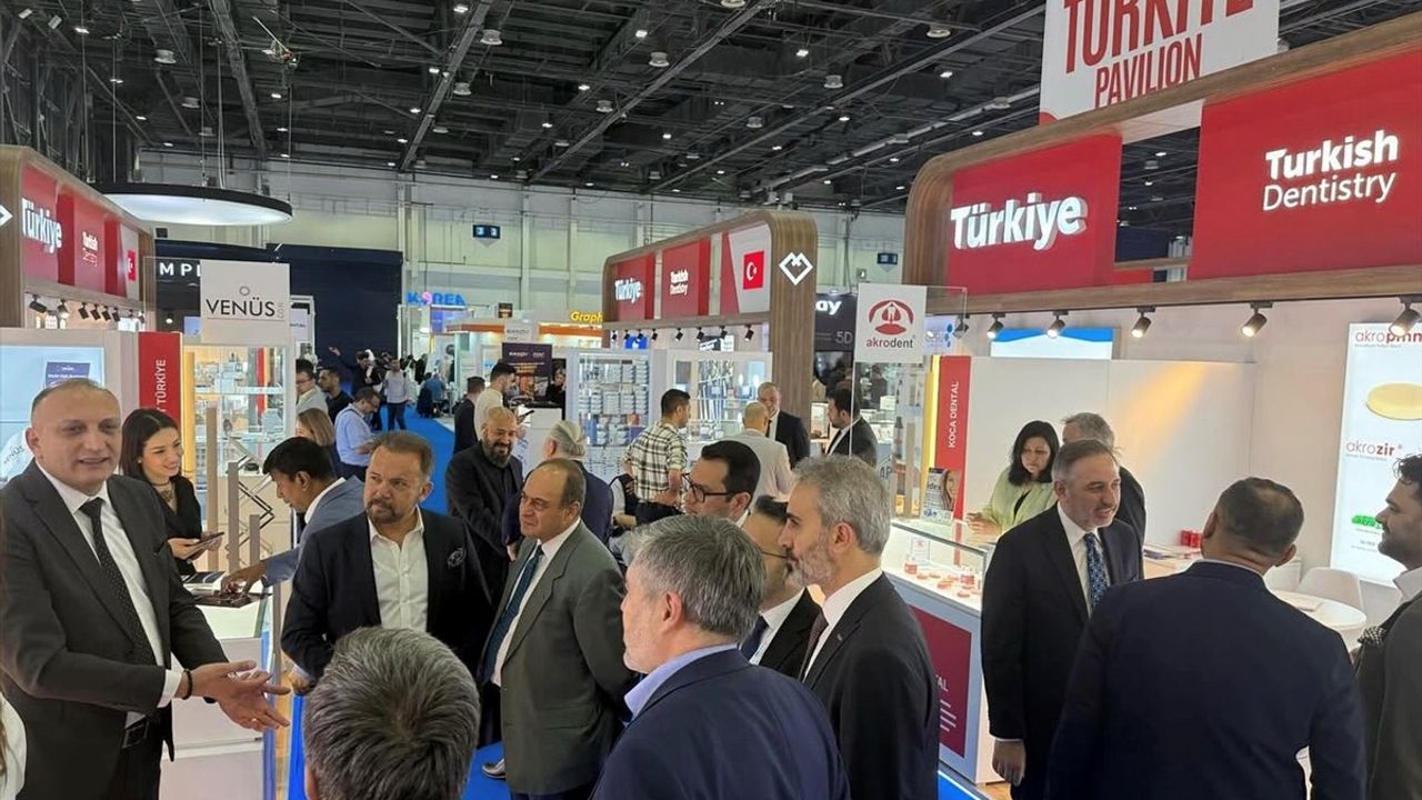Türk Diş Malzemesi Üreticileri Dubai'de Fuar Açılışı Gerçekleştirdi