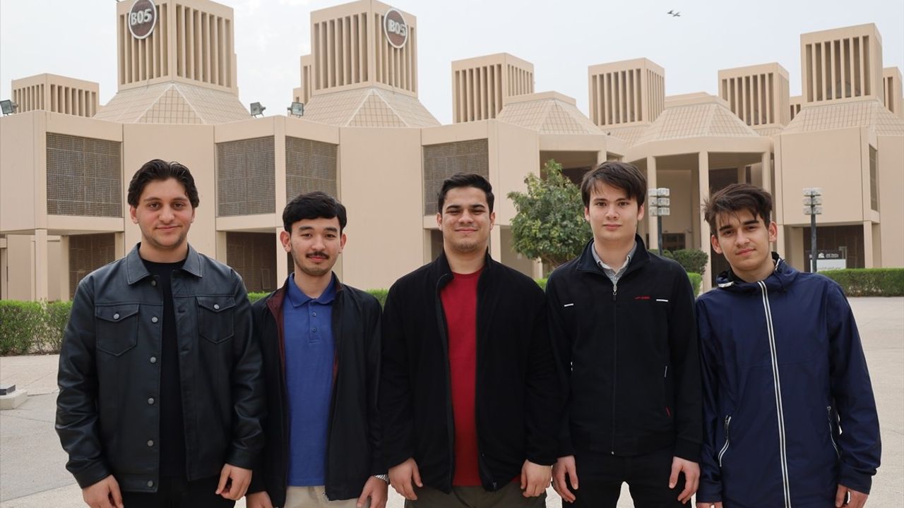 Türk Öğrenciler Katar Üniversitesi'nde Lisans Eğitimi Alıyor