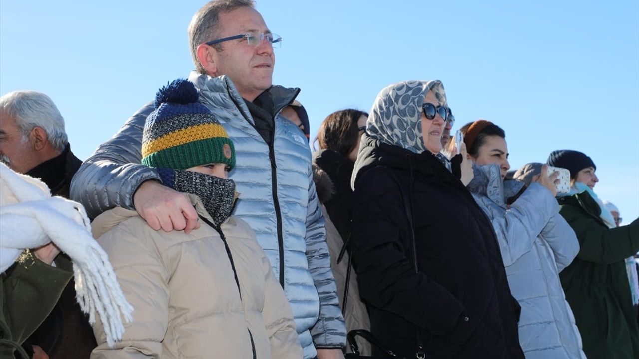 Türkiye Buz Pateni Milli Takımı Çıldır Gölü'nde Muhteşem Gösteri Düzenledi