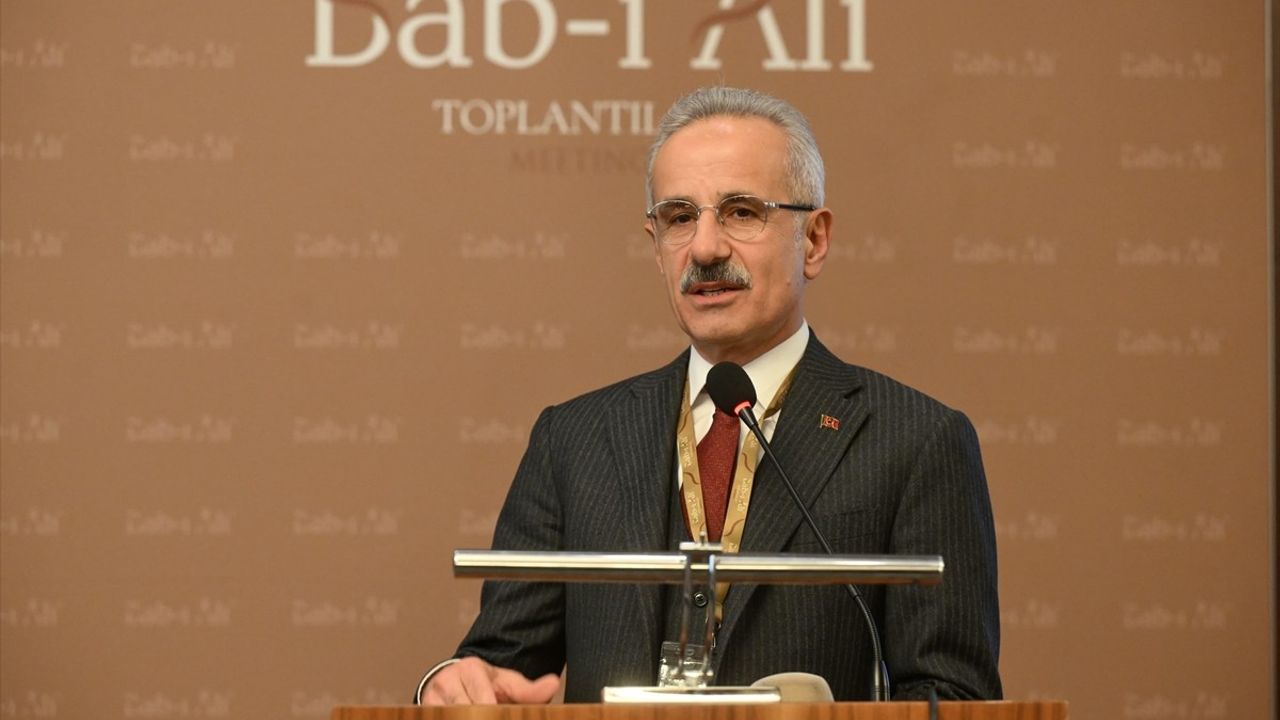 Ulaştırma ve Altyapı Bakanı Uraloğlu'ndan Ulaşım Yatırımları Açıklaması