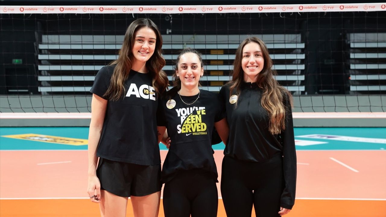VakıfBank Spor Kulübü'nden Üç Yıldızla Sözleşme Yenileme