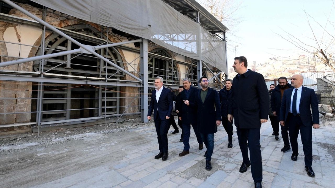 Vakıflar Genel Müdürü Aksu, Kahramanmaraş'taki Tarihi Eserleri İnceledi