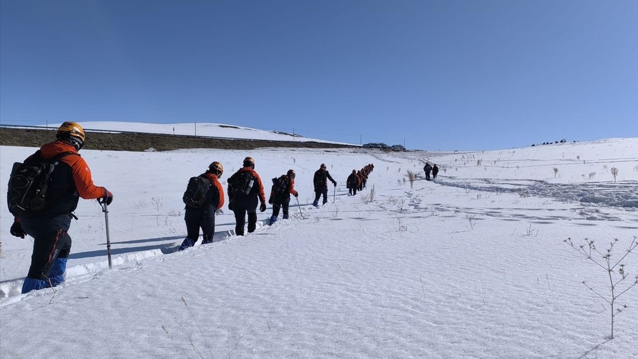 Van'da AFAD Ekiplerine Çığda Arama Kurtarma Eğitimi