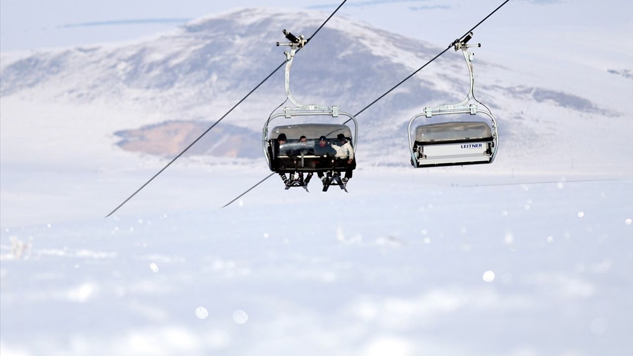 Yalnızçam Kayak Merkezi'nde Hafta Sonu Yoğunluğu