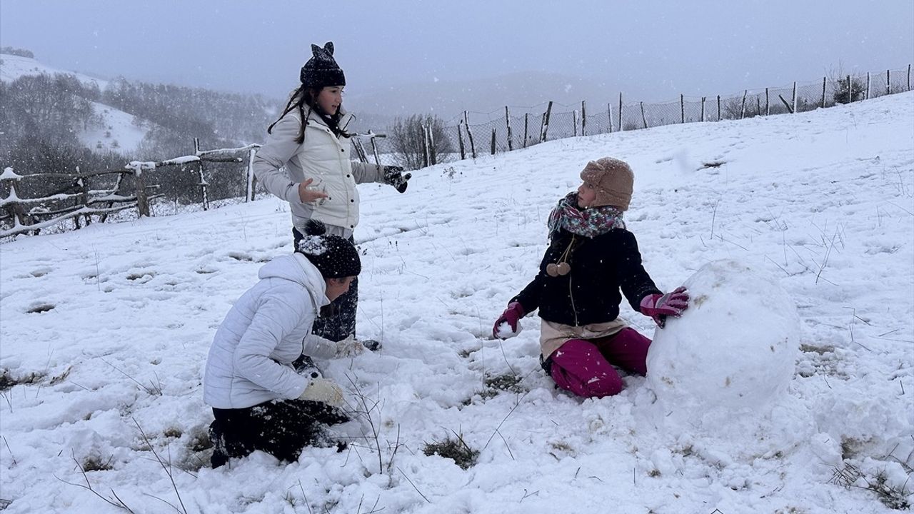 Yalova'da Karla Mücadele Çalışmaları Hız Kesmeden Devam Ediyor