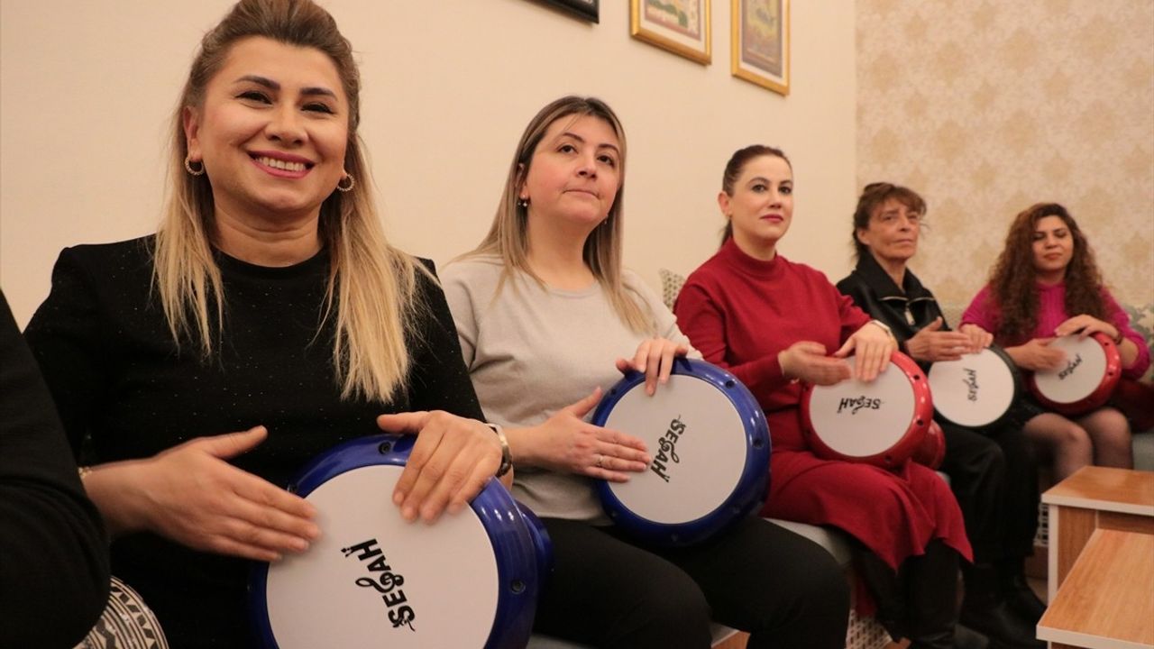 Yozgat'ta Kadınlar Darbuka Ritmiyle Sosyalleşiyor