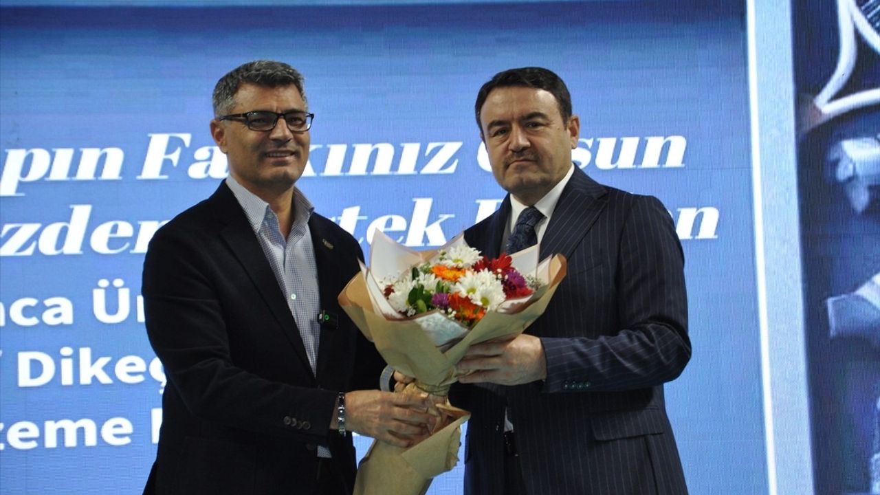 Yusuf Dikeç, Kütahya'da Sporculara Malzeme Dağıtım Törenine Katıldı