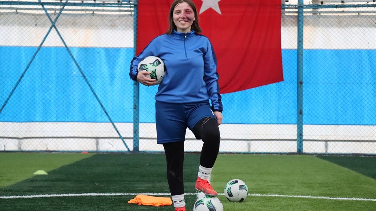 112 Acil Doktoru Aleyna Demir, Futbolda Kaptanlık Yapıyor