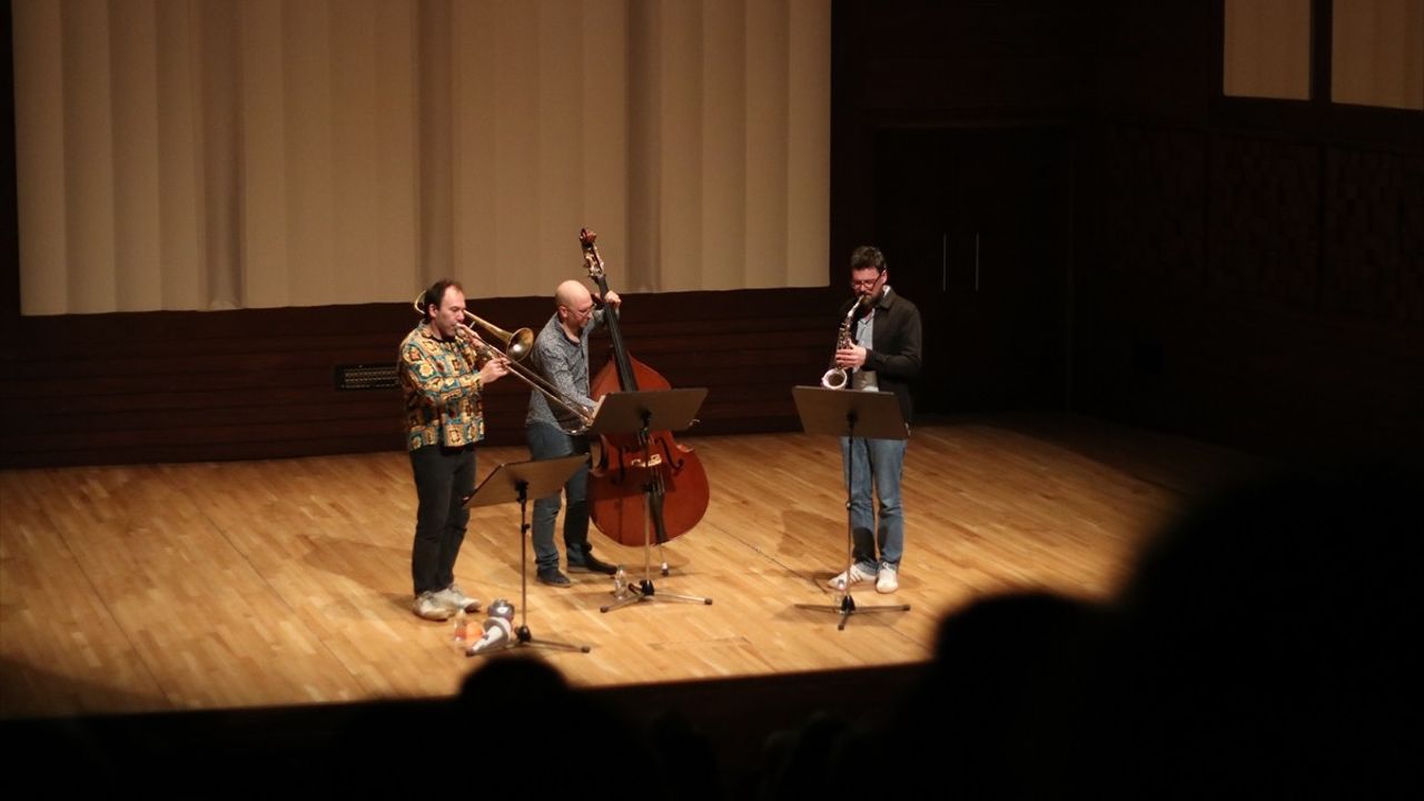 32. İzmir Avrupa Caz Festivali'nde Un Loco Poco Trio Heyecanı