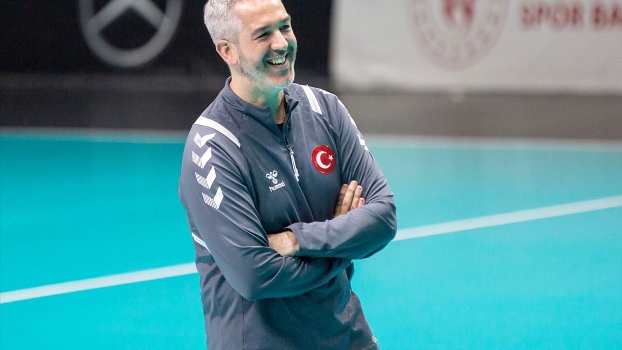 A Milli Kadın Hentbol Takımı, Montes ile İlk Antrenmanını Yaptı