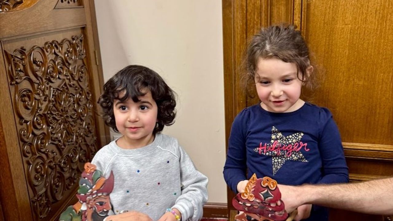 ABD'deki Türk Çocukları Ramazan'da Hacivat-Karagöz Gösterisiyle Eğlendi