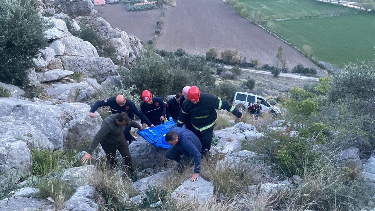 Adana'da Uçuruma Devrilen Araçta Sürücü Hayatını Kaybetti