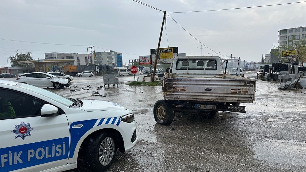 Adıyaman'da Trafik Kazası: 3 Yaralı
