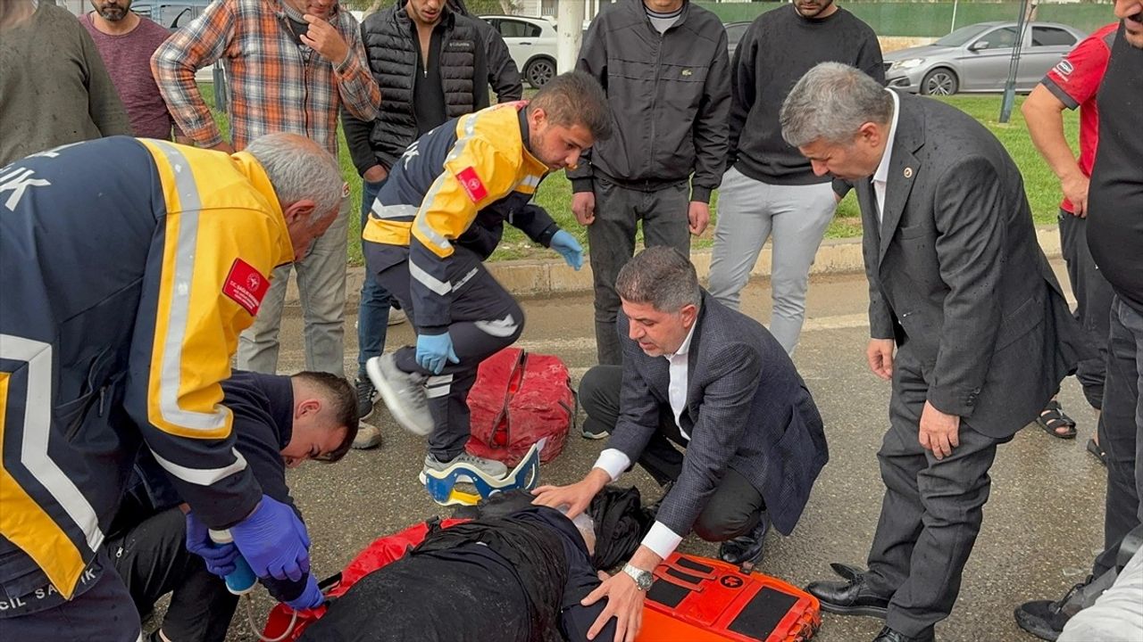 Adıyaman'da Vekil, Otomobilin Çarptığı Kadına İlk Müdahaleyi Yaptı