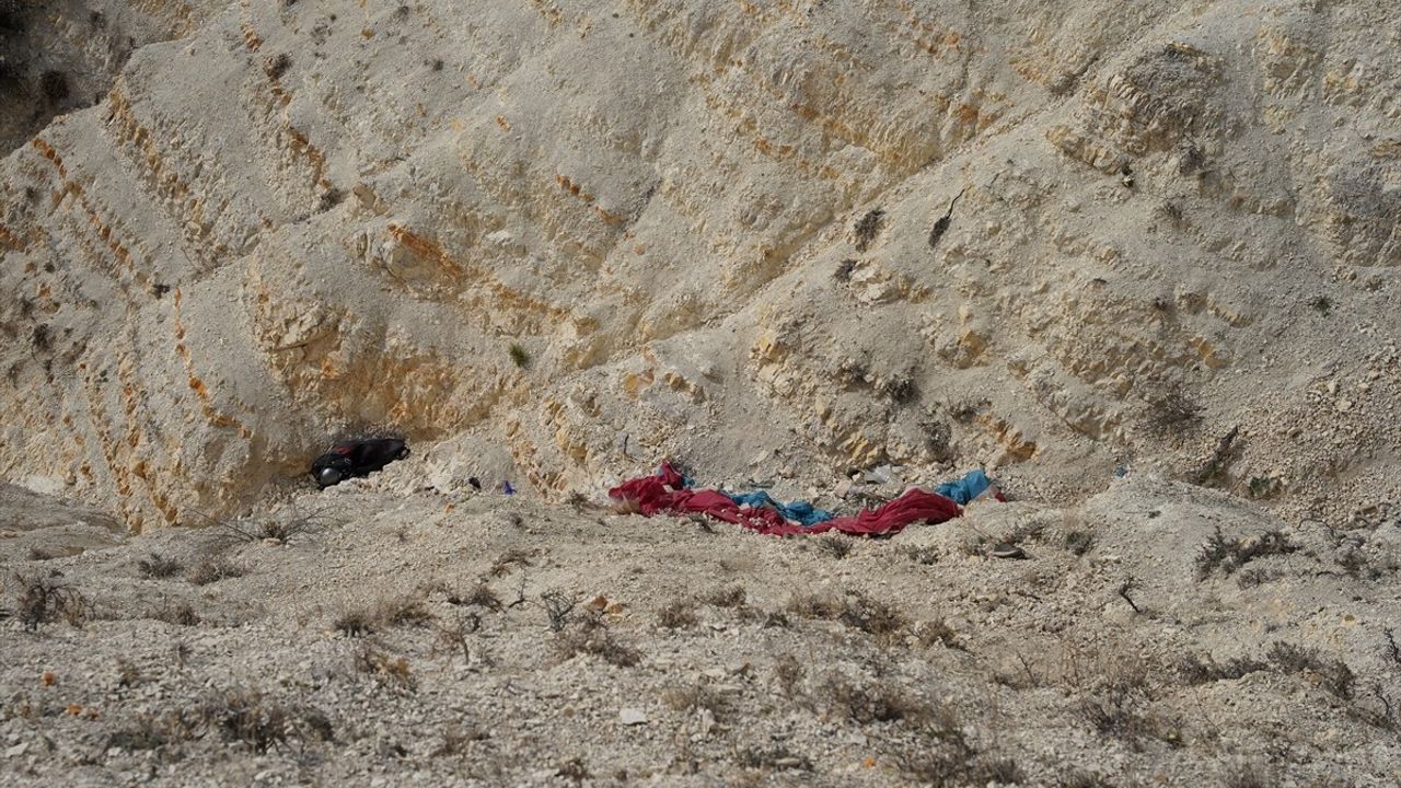 Adıyaman'da Yamaç Paraşütü Kazası: Bir Pilot Hayatını Kaybetti