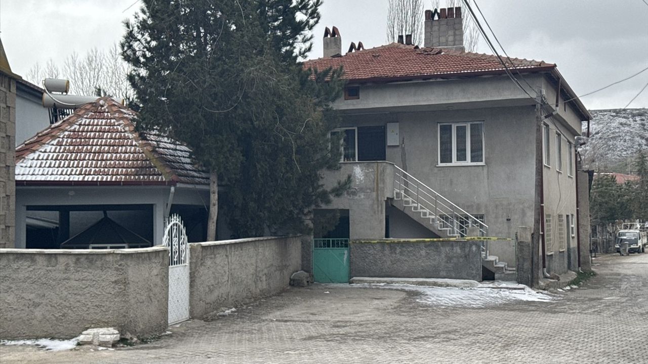 Afyonkarahisar'da Babasını Bıçaklayarak Öldüren Zanlı Yakalandı