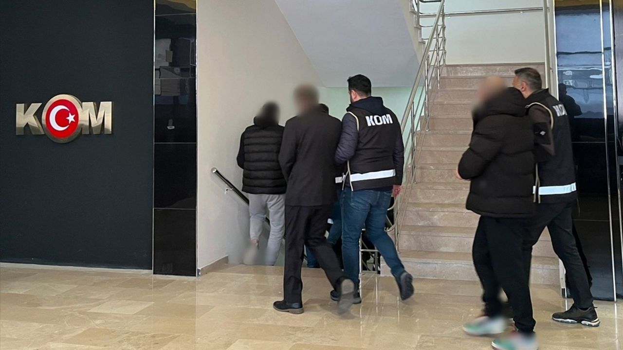Afyonkarahisar'da Dolandırıcılık Operasyonunda 10 Şüpheli Tutuklandı