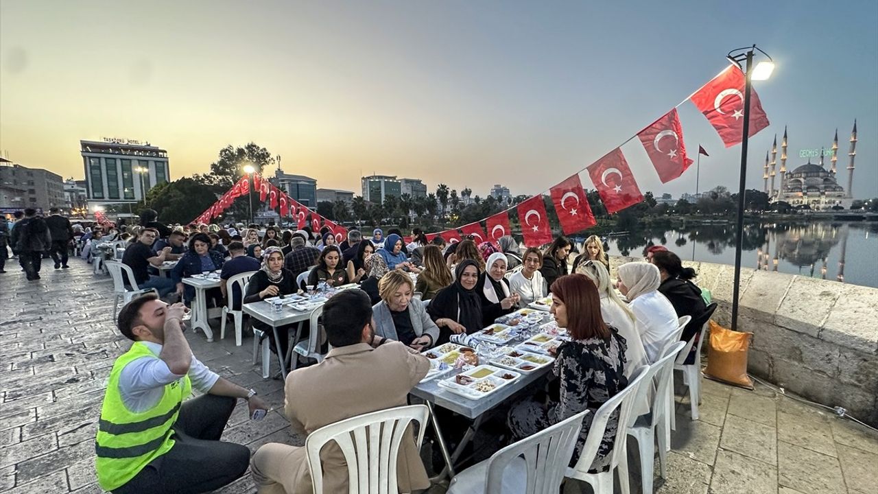 AK Parti Adana İl Başkanlığı'ndan Birliktelik Vurgusu: İftar Programı Düzenlendi