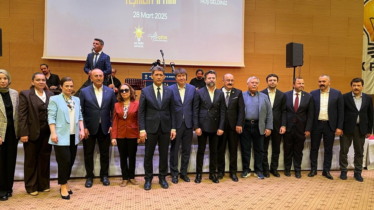 AK Parti Antalya İl Teşkilatı İftar Programında Buluştu