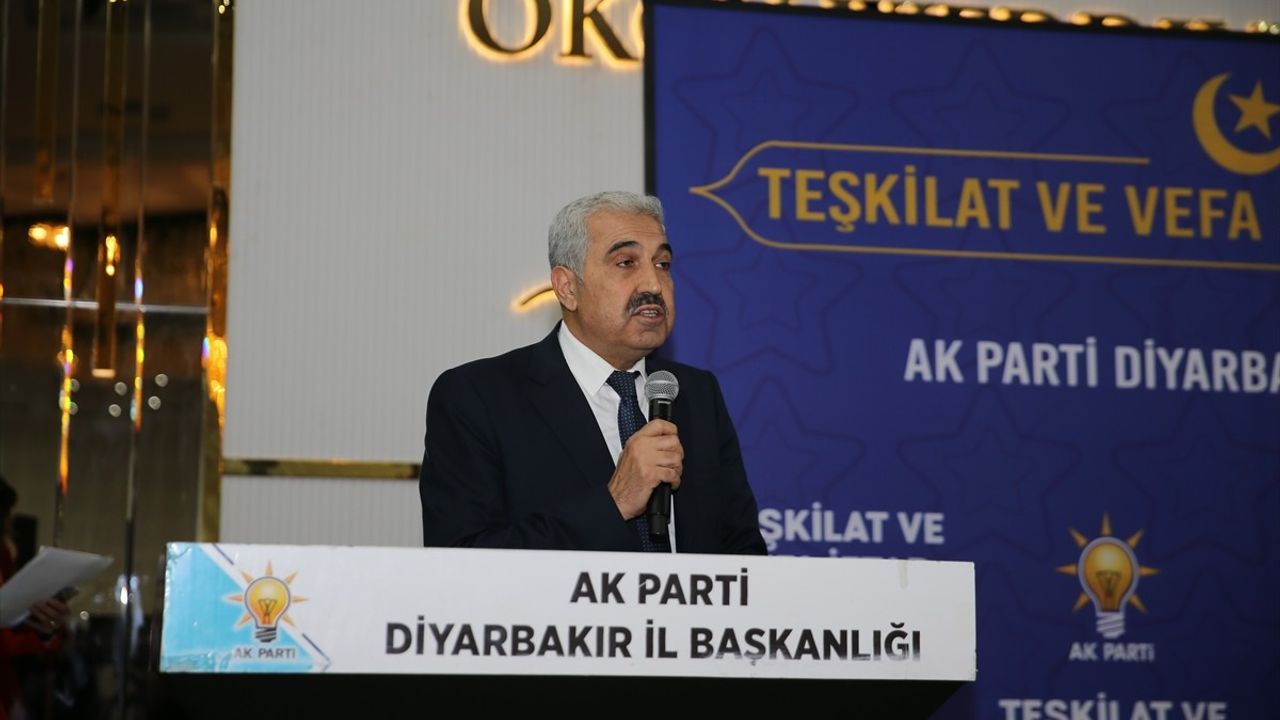 AK Parti Genel Başkan Yardımcısı Uygur, Diyarbakır'da İftar Programına Katıldı