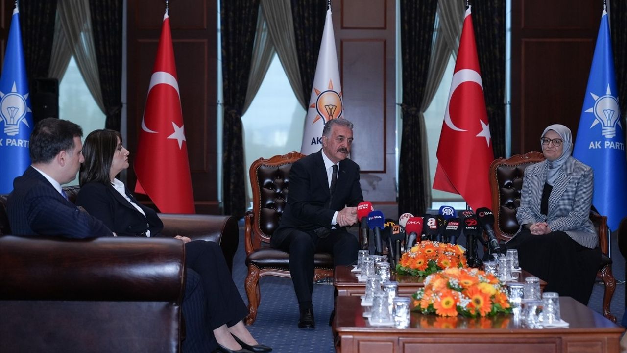 AK Parti Genel Merkezi'nde Bayramlaşma: Siyasi Birlik Mesajları