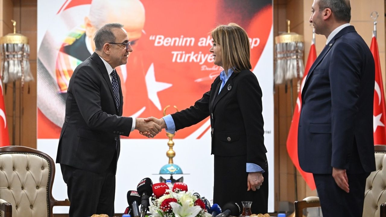 AK Parti Heyeti MHP'yi Bayramda Ziyaret Etti