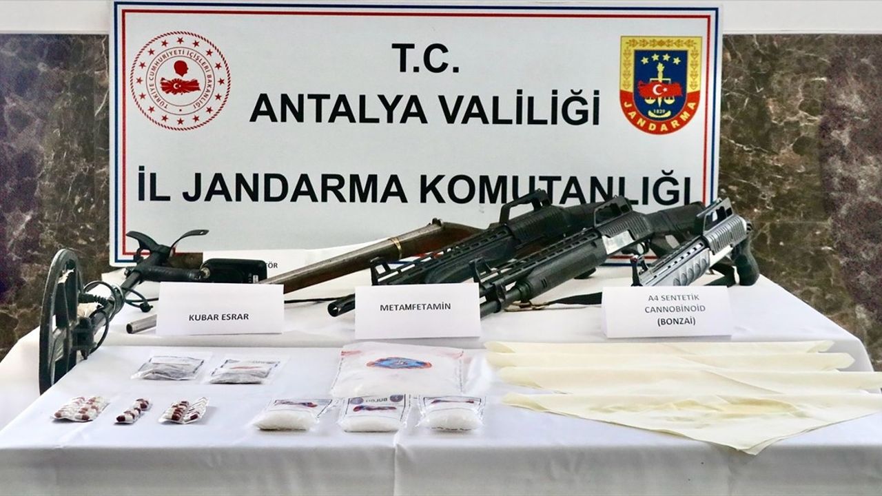 Alanya'da Uyuşturucu Operasyonunda 21 Zanlı Tutuklandı