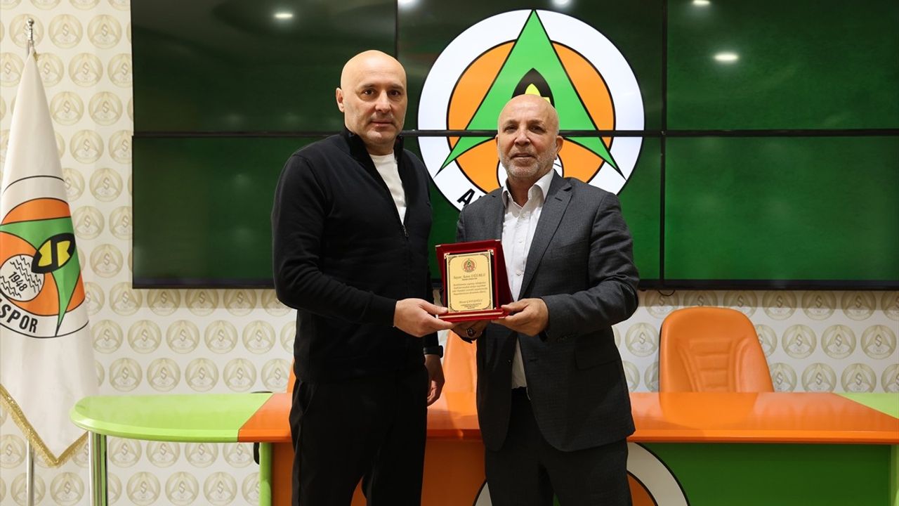 Alanyaspor'da Teknik Direktör Sami Uğurlu ile Ayrılık Yaşandı