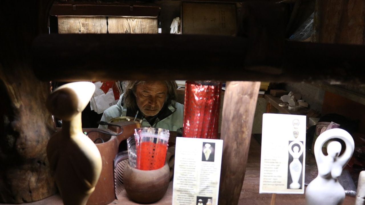 Ali Akargöl: Antik Eserlerin Replikalarını Taş ve Kilden Yapıyor