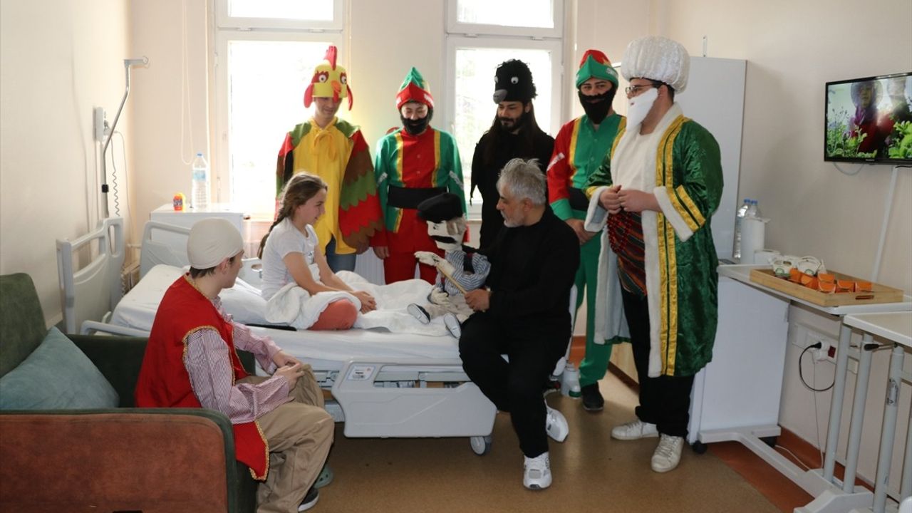 Amasya'da Hastanedeki Çocuklara Bayram Sevinci